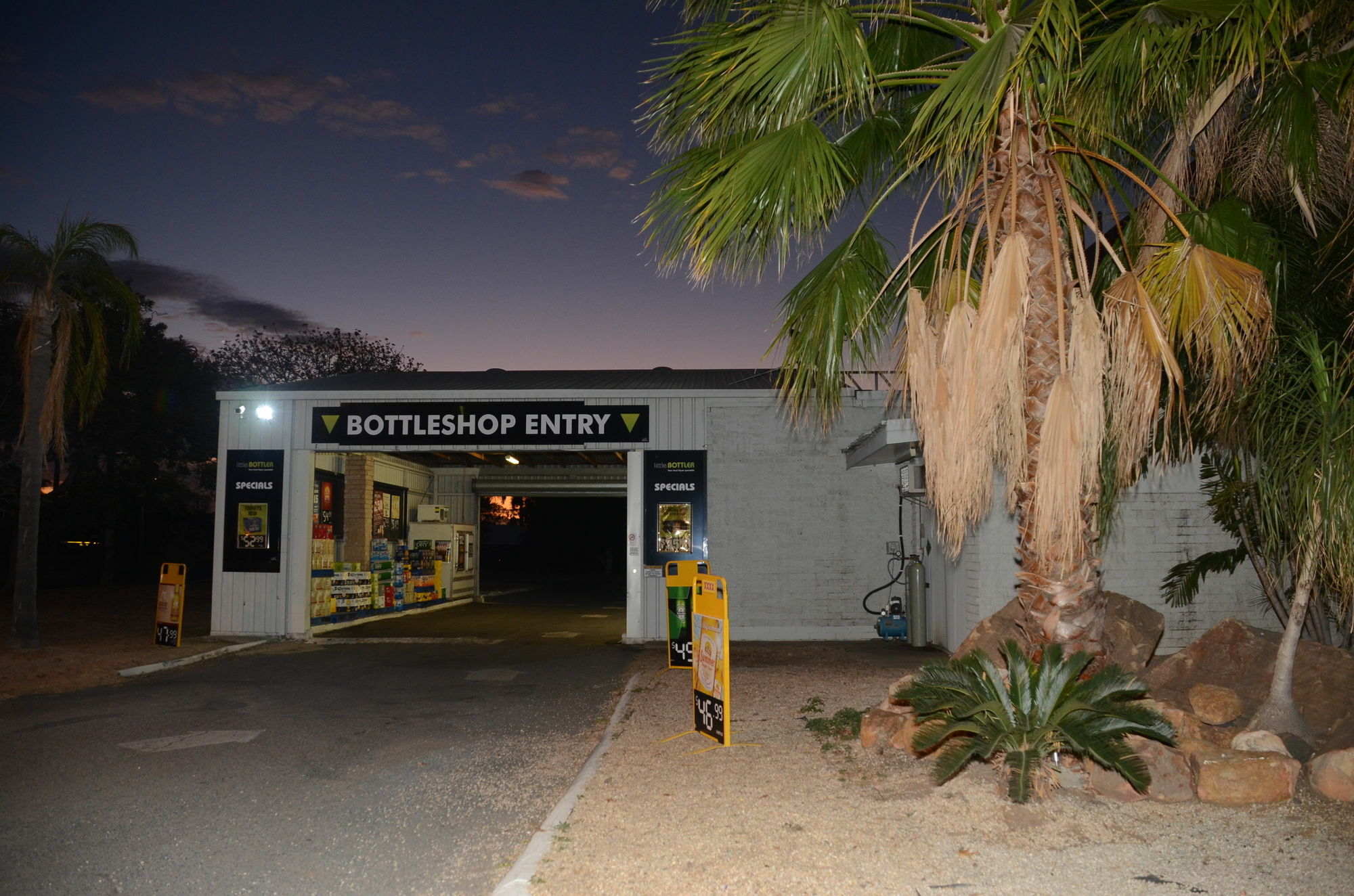 Capricorn Hotel Blackwater Exterior photo
